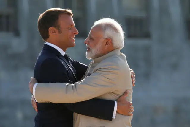 पीएम मोेेदी और इमैनुएल मैक्रों