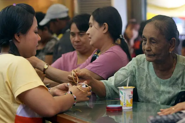 တစ်ရက်အတွင်း မြန်မာ့ရွှေဈေး တစ်သိန်းခုနှစ်သောင်းကျပ်အထိ ခုန်တက်