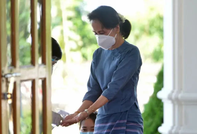 ပြန်ခေါ်သက်သေတွေကို မေးမြန်းရာမှာ အောင်မြင်မှုရှိတယ်လို့ ဒေါ်အောင်ဆန်းစုကြည်ရှေ့နေအဖွဲ့ပြော