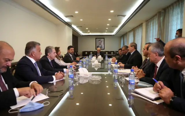 الوفدان خلال لقاء اليوم