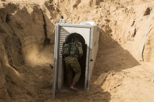 أحد الأنفاق