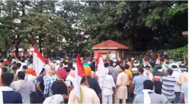 ਕਿਸਾਨਾਂ ਨੇ ਕਰਨਾਲ ਵਿੱਚ ਮਿਨੀ ਸਕੱਤਰੇਤ ਦਾ ਘੇਰਾਓ ਕਰ ਲਿਆ ਹੈ