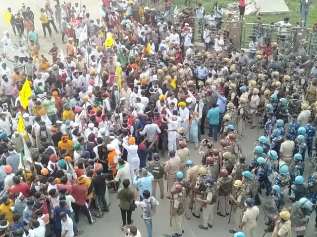 ਮਿਨੀ ਸਕੱਤਰੇਤ ਵੱਲ ਵਧਦਾ ਕਿਸਾਨਾਂ ਦਾ ਇਕੱਠ