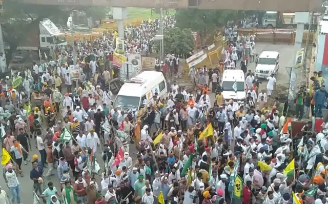 ਮਿਨੀ ਸਕੱਤਰੇਤ ਵੱਲ ਵਧਦਾ ਕਿਸਾਨਾਂ ਦਾ ਇਕੱਠ