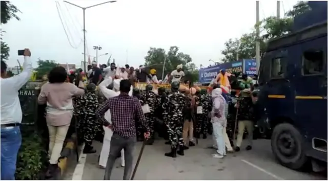 ਕਿਸਾਨਾਂ ਨੇ ਘੇਰਿਆ ਮਿਨੀ ਸਕੱਤਰੇਤ, ਤੋੜੇ ਬੈਰੀਕੇਡ