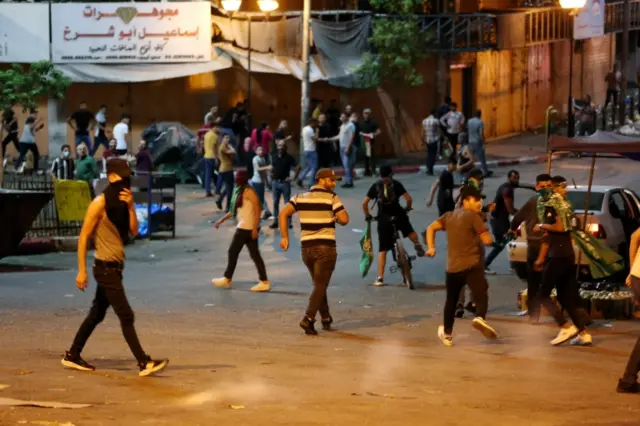 درگیری معترضان فلسطینی با سربازان اسرائیلی در مرکز شهر الخلیل در کرانه باختری