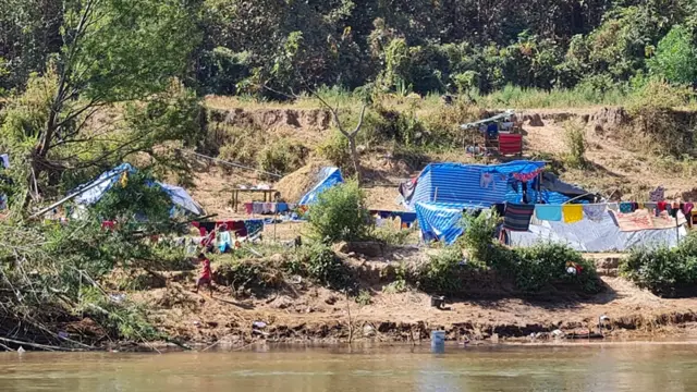 ဖလူးလေးကျေးရွာဘက်မှာပစ်ခတ်မှုတွေရှိနေ