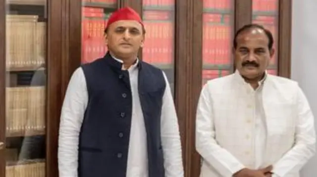 अखिलेश यादव और दारा सिंह चौहान