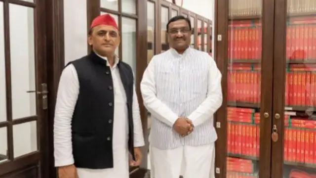 अखिलेश और धर्म सिंह सैनी
