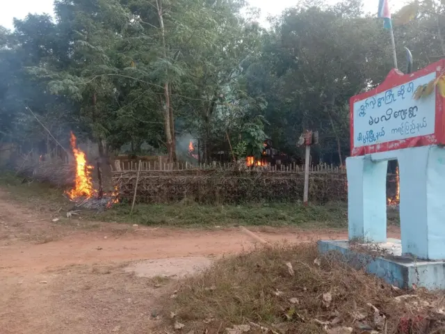 ဖာပွန် မဲပလိရွာက နယ်ခြားစောင့်တပ်စခန်းကို  KNU တပ်မဟာ ၅စတင်ရှင်းလင်း