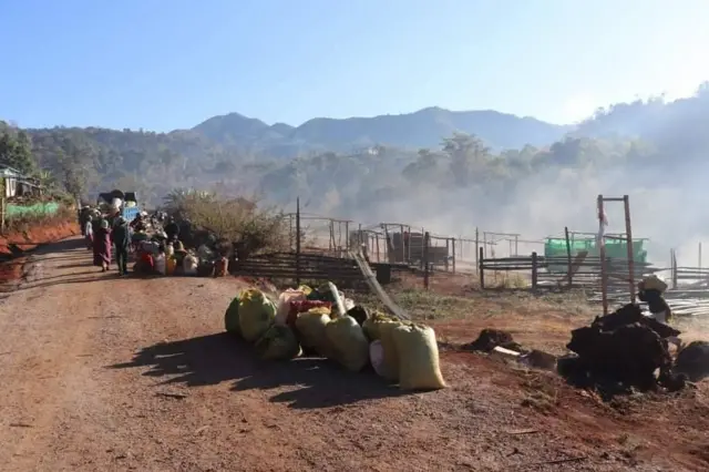 စစ်ရှောင်စခန်းပျက်စီးမှုကြောင့် စစ်ရှောင်တွေမှာ နေထိုင်ရေးခက်ခဲသွား