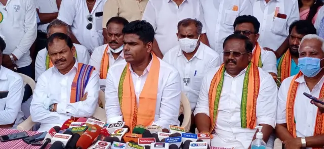 அணிவகுப்பில் ஊர்தி மறுப்பு