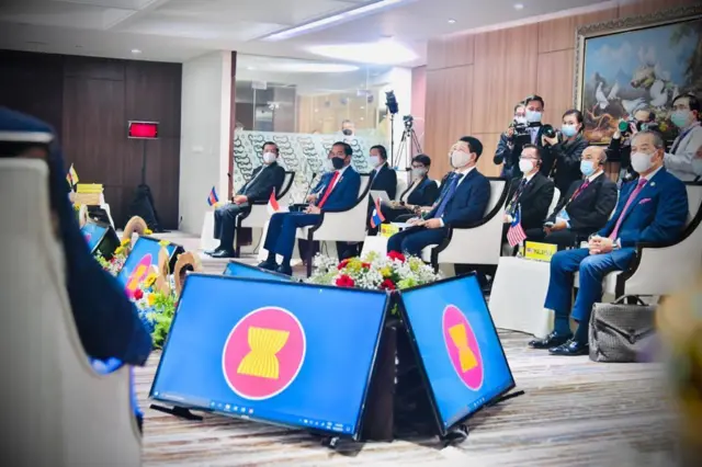 ပြီးခဲ့တဲ့နှစ် ဧပြီက မြန်မာ့အရေးအာဆီယံအစည်းအဝေး