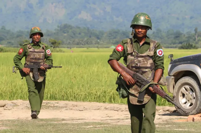 ရခိုင်ပြည်တွင်းက စစ်သားများ