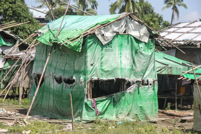 ပြုပြင်ဖို့လိုအပ်နေတဲ့ဝါးတောင်စစ်ဘေးရှောင်စခန်း