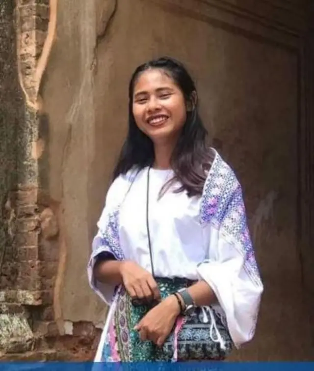အမျိုးသမီး သပိတ်ခေါင်းဆောင် မလင်းလင်း