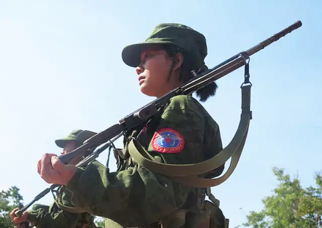 အေအေတပ်ဖွဲ့ဝင်တစ်ဦး