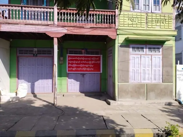 ကလေးမြို့ ဗိုလ်ချုပ်လမ်း စမ်းမြို့ ရပ်ကွက်က ချိပ်ပိတ်ခံရတဲ့နေအိမ်