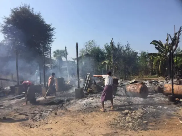 ကနီမြို့နယ် ၊ နတ်ကြီးရွာမှ အိမ် ၃၁ လုံး မီးရှို့ခံရ