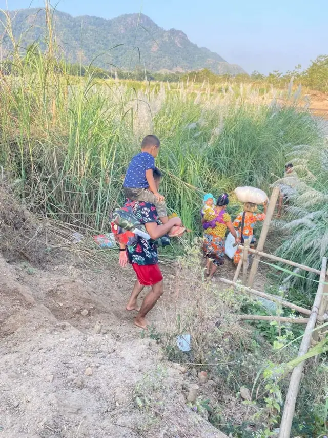 အစုအဖွဲ့ အလိုက် ပြန့်ကျဲကာဆက်လက်စစ်ဘေးရှောင်နေရဆဲဖြစ်