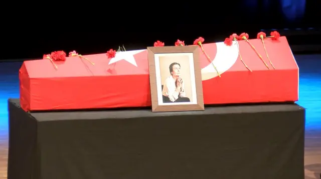 Fatma Girik için Cemal Reşit Rey Konser Salonu'nda tören düzenlendi