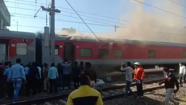 மகாராஷ்ட்ரா ரயில் தீ