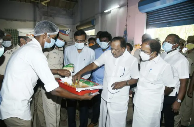 சிறைவாசிகள் தயாரித உணவு பொருட்களை ஆய்வு செய்த அமைச்சர் ரகுபதி