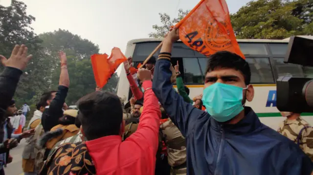 தமிழ்நாடு இல்லம் பாஜக போராட்டம்