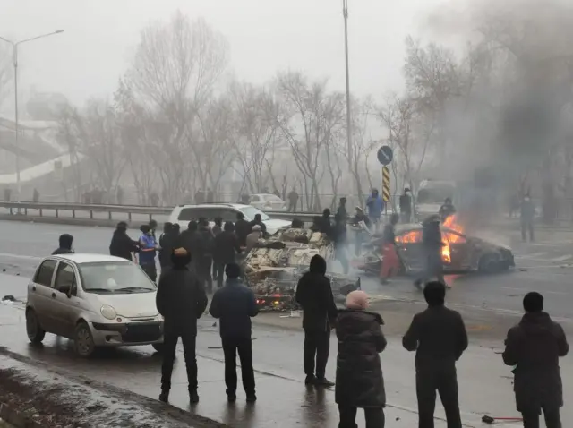 горящие автомобили в Алматы