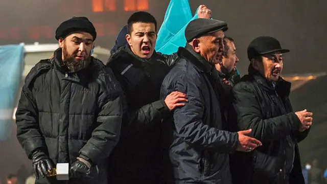 Протестующие на площади