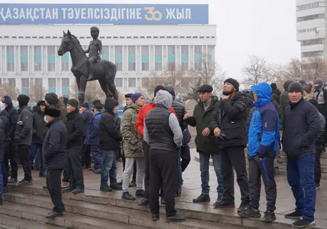 Протестующие в Алматы