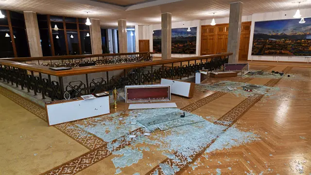 В разгромленном здании городской администрации Алматы