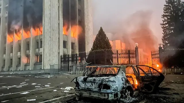 Горит здание городской администрации Алматы