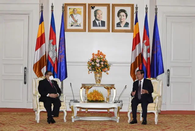 ၀န်ကြီးချုပ် ဟွန်ဆန်ကို မြန်မာပြည်လာဖို့ စစ်ကောင်စီဥက္ကဋ္ဌရဲ့အထူးကိုယ်စားလှယ်လည်းဖြစ်၊ စစ်ကောင်စီနိုင်ငံခြားရေးဝန်ကြီးလည်းဖြစ်တဲ့ ဦးဝဏ္ဏမောင်လွင်ရဲ့ ကမ္ဘောဒီးယားခရီးစဉ်အတွင်း ဖိတ်ကြားခဲ့တာဖြစ်ပါတယ်။