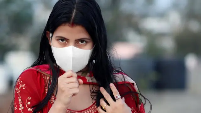 कोरोना वायरस के लक्षण क्या हैं और कैसे कर सकते हैं बचाव