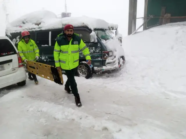 मरी में बर्फबारी