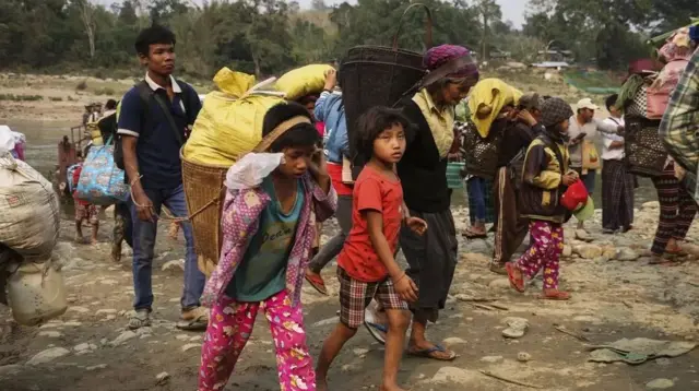 ကချင်ပြည်နယ်ထဲက စစ်ရှောင်များ(ပုံဟောင်း)