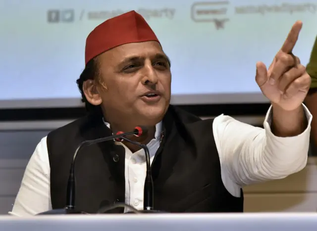 समाजवादी पार्टी के अध्यक्ष अखिलेश यादव