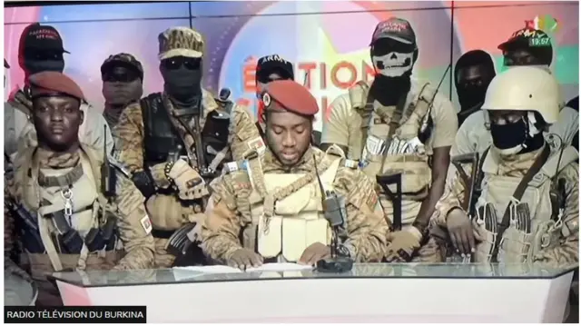 Ndiagha oge ha na-agba ozi n'ikuku na mba ahụ