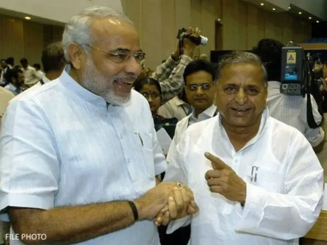 నరేంద్ర మోదీ, ములాయం