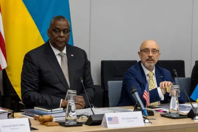 Міністр оборони України Олексій Резніков подякував своєму американському колеpі Ллойду Остину та іншим західним партнерам за їхню "провідну роль у боротьбі зі злом"