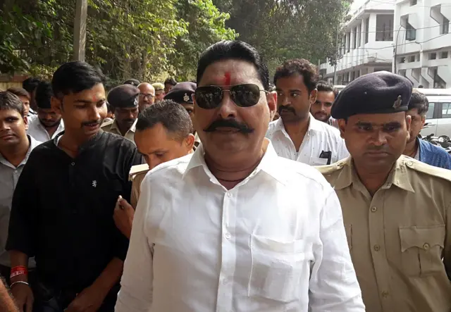 इसी साल जुलाई के महीने में मोकामा के राजद विधायक अनंत सिंह की विधानसभा सदस्यता पटना की एक अदालत के फ़ैसले के बाद रद्द कर दी गई थी.