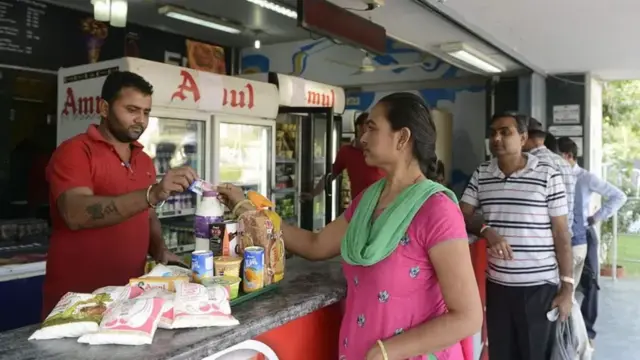 అమూల్ పాల విక్రయ కేంద్రం