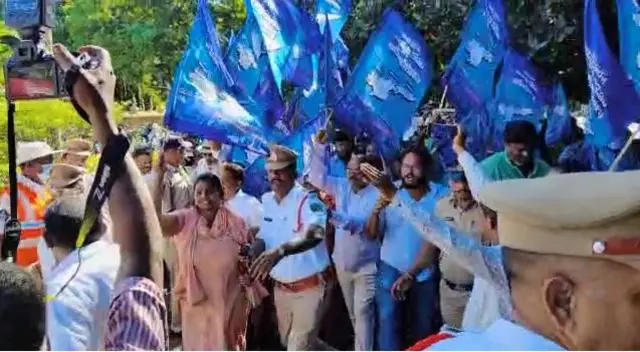 జనవాణి కార్యక్రమం జరగనివ్వకుండా అడ్డుకుంటున్న వైసీపీ కార్యకర్తలు