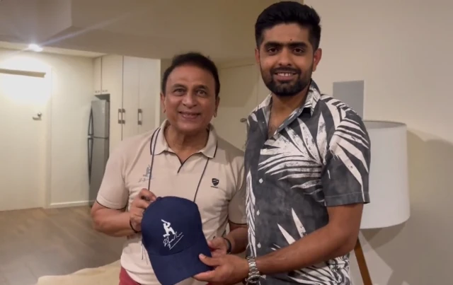 बाबर आज़म के साथ सुनील गावस्कर