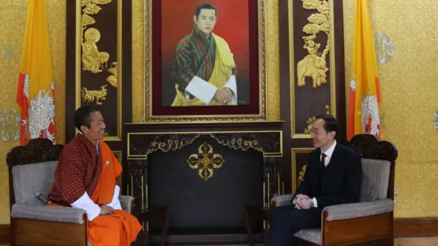 भारत में चीन के राजदूत भूटान के राजा से मिले
