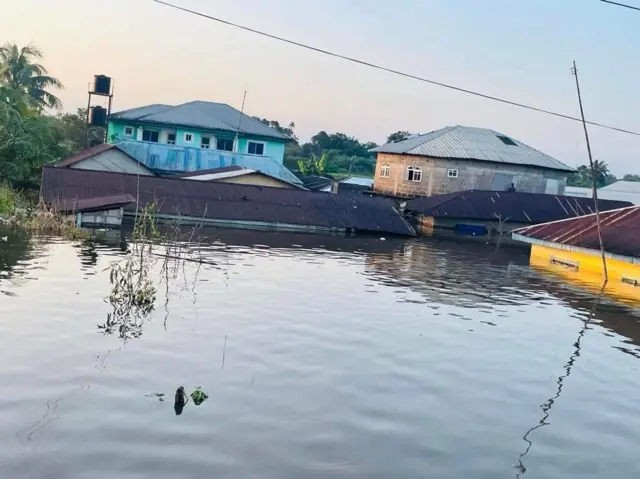 Flooding for Akinima, headquarters of Ahoada West LGA of Rivers State reach roof level as many houses dey totally submerged in di flood