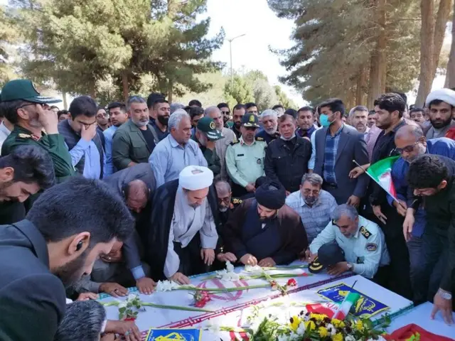 مراسم خاکسپاری کشته شدگان بسیج و سپاه در درگیری جمعه در زاهدان امروز برگزار شد