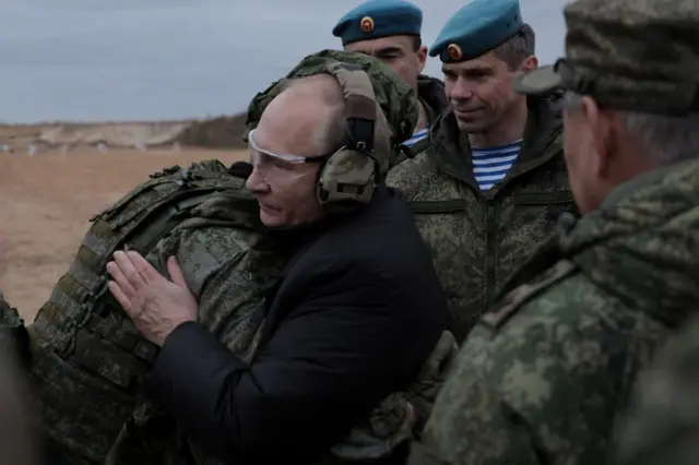 Путин и солдат