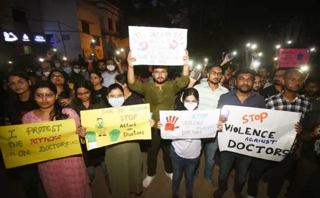 डॉक्टरों के साथ मारपीट